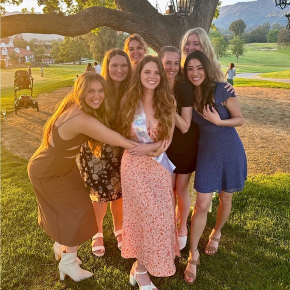 Hi! I’m a new Posh Ambassador II - Picture 3 of 4